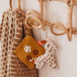 Beißring mit Giraffe und Knistertuch
