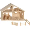 Holztiger Stall mit Seilwinde