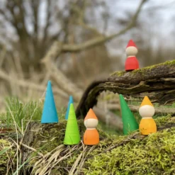 Holzzwerge im Wald
