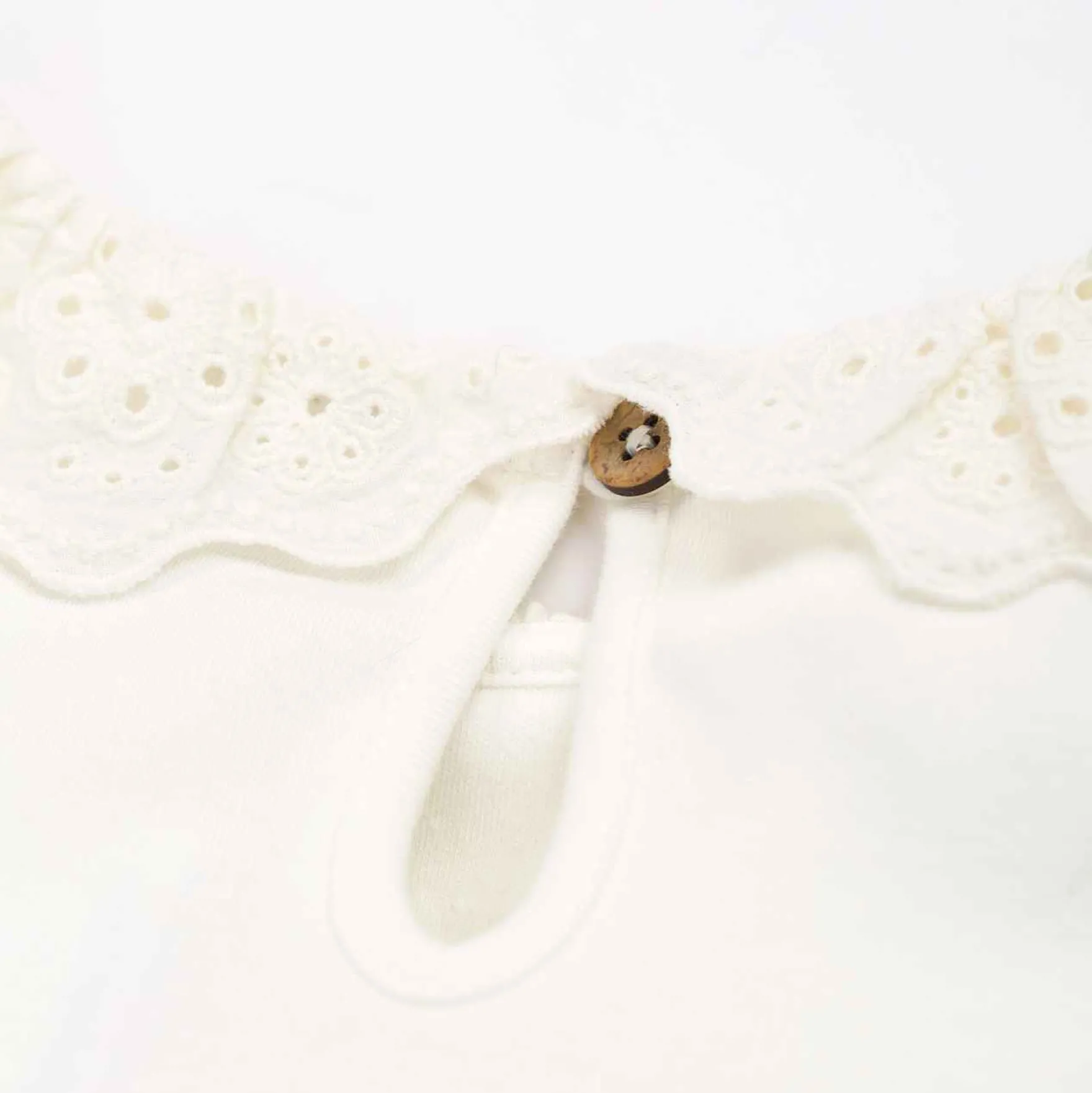 T-Shirt creme Stickereikragen 110/116