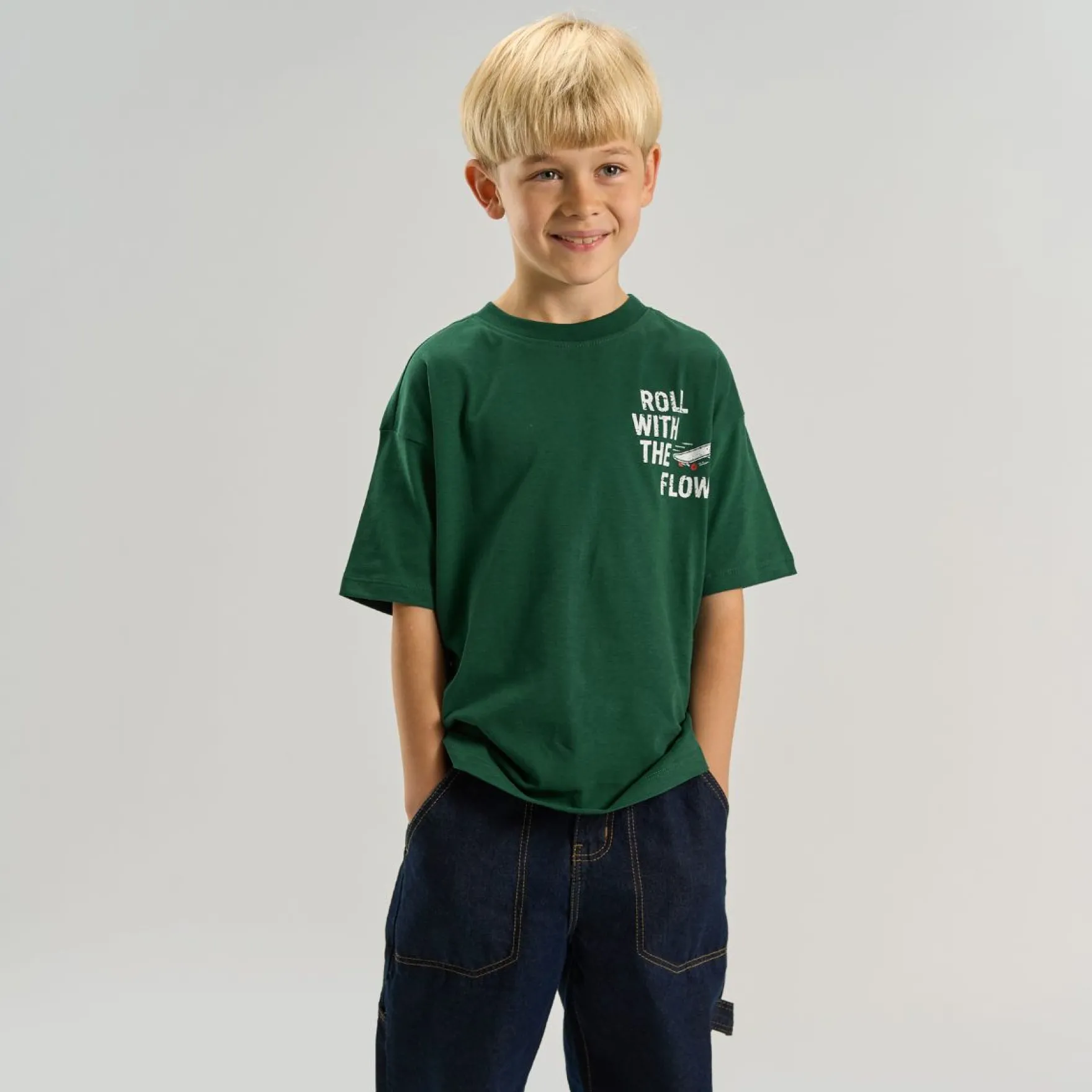 T-Shirt "roll with the flow" grün 122/128