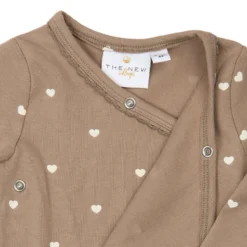 Wickelbody mit Rüschendetails und Herzen taupe 62
